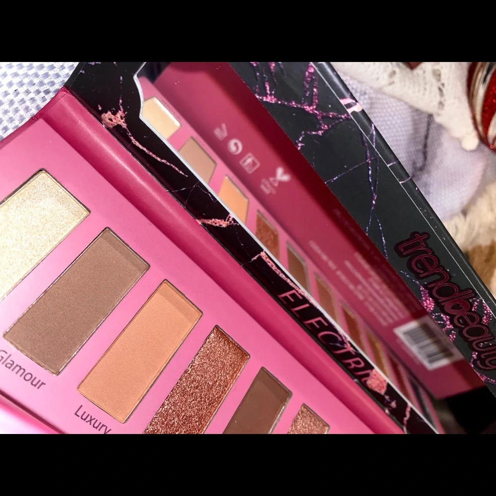 Electric Eyeshadow Palette Trend Beauty